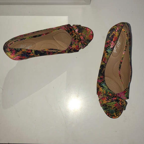 Heels - Picture 2 of 2